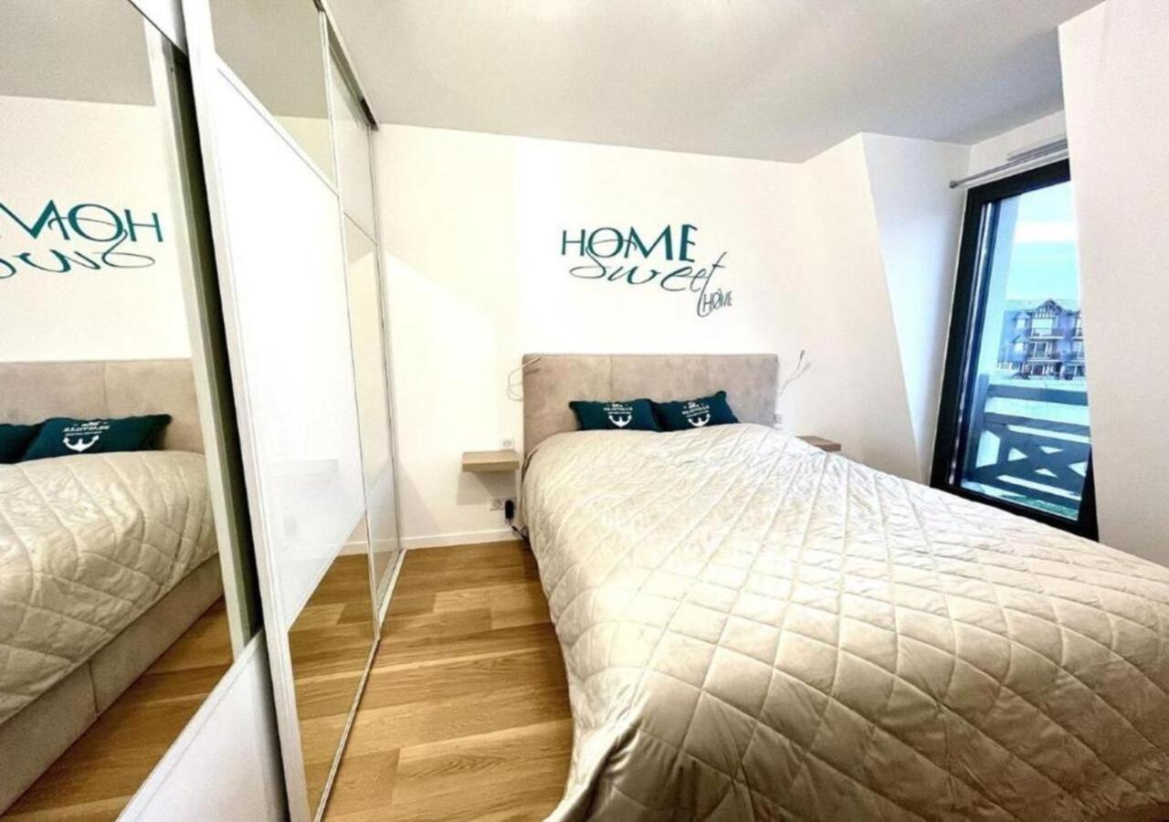 Sejour Authentique - Balcon, Parking & Wifi Ultra-Rapide Lägenhet Deauville Exteriör bild